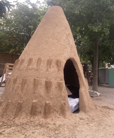 Earth Hut - grounded
